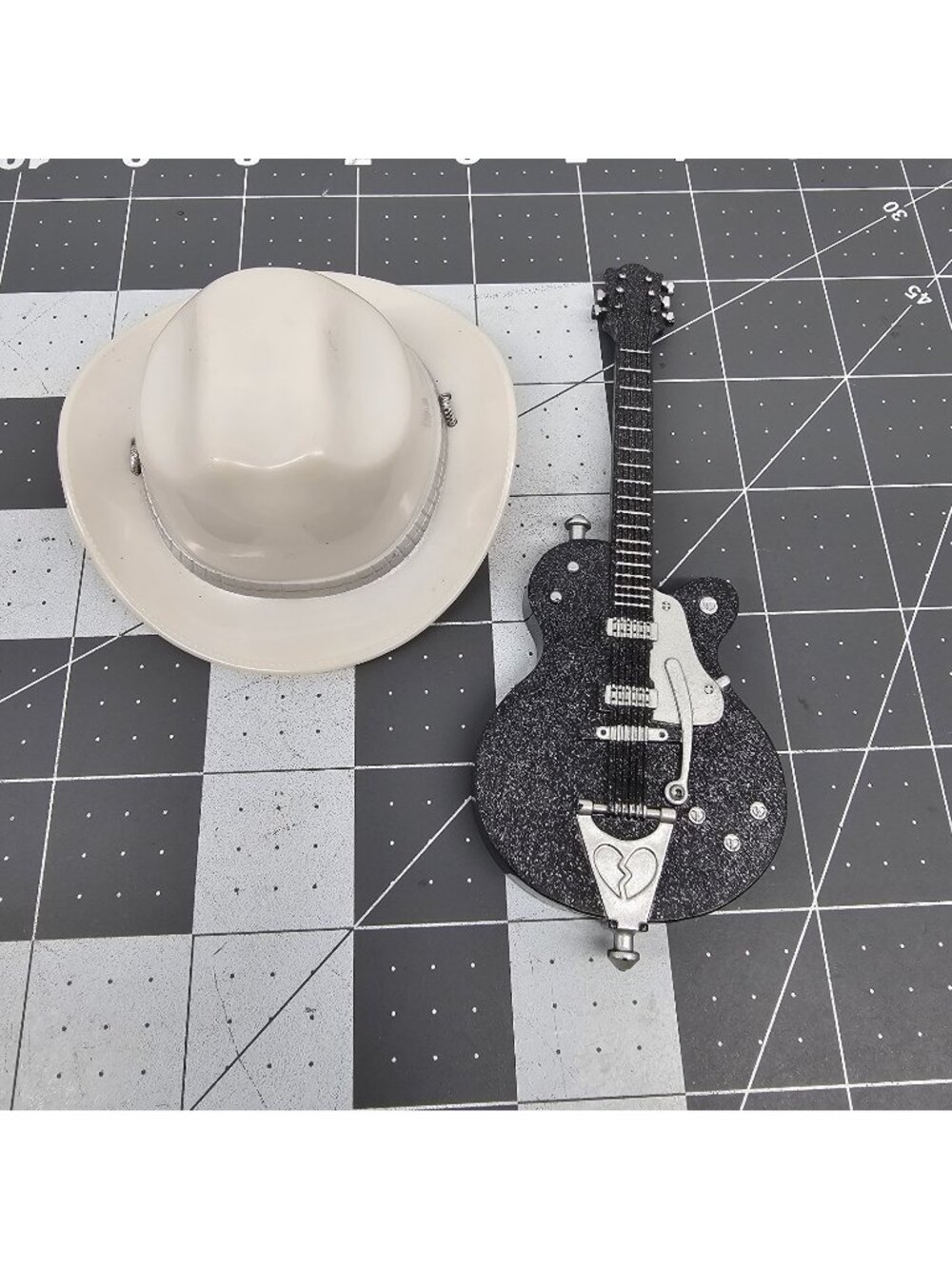 LOL Surprise OMG Remix Lonestar Accessories Lot - White Cowboy Hat & Guitar